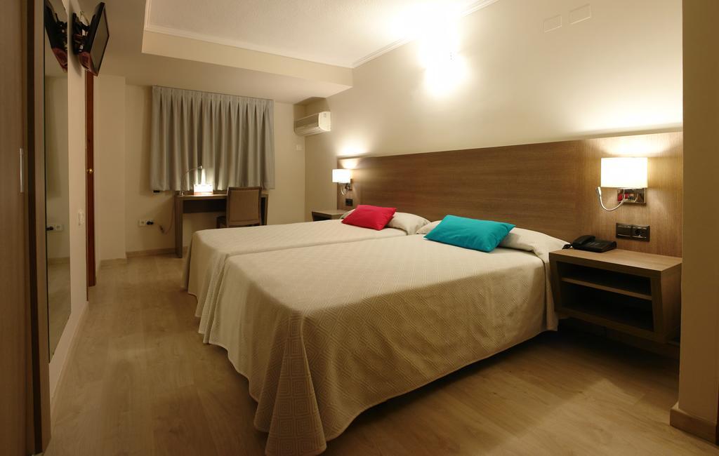 Hotel Avenida Plaza Alzira Værelse billede